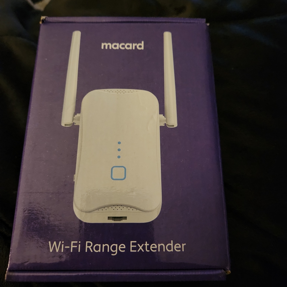White Wi-Fi Range Extender